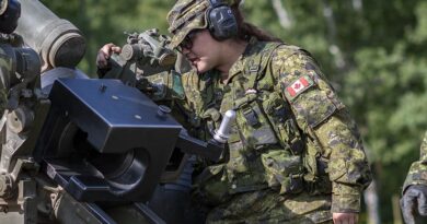 An Artillery Soldier from 33 Canadian Brigade Group participating on Exercise SUMMER GUNNER inspects a C3 105-mm Howitzer at 4th Canadian Division Support Base Petawawa, on August 24, 2022.